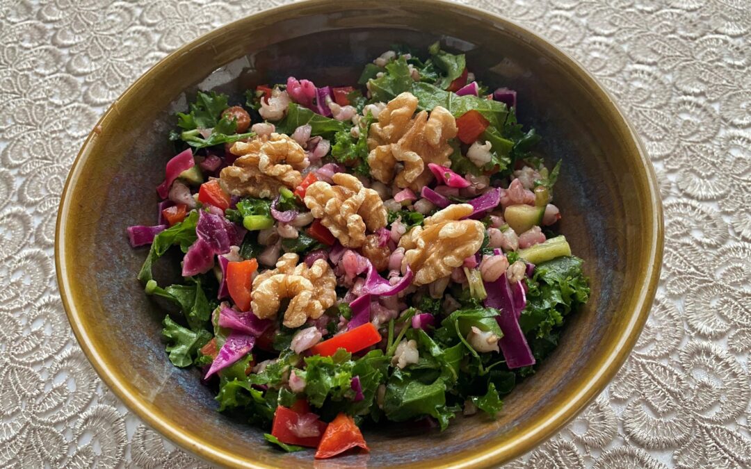 Kale and walnut salad